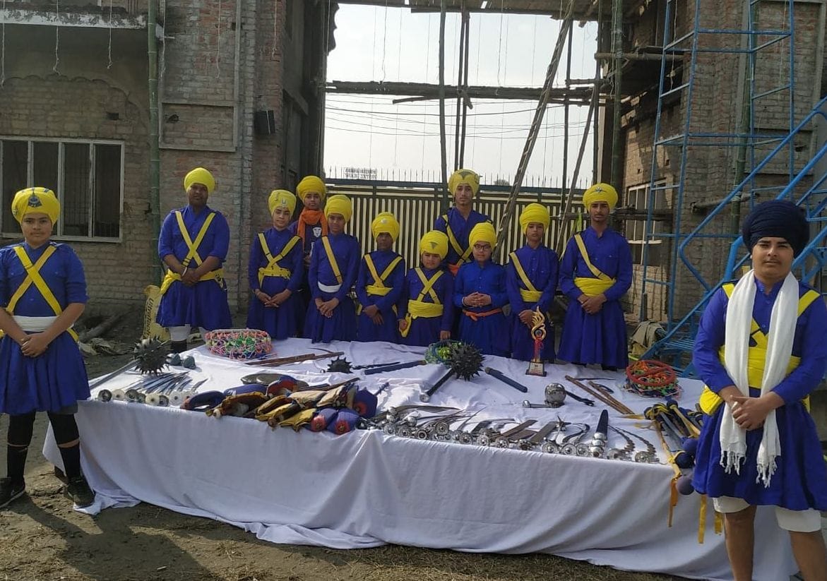 फोटो बाजपुर गुरुद्वारा साहिब परिसर में गुरु जी के शस्त्रों की लगी प्रदर्शनी फोटो बाजपुर गुरुद्वारा साहिब परिसर में गुरु जी के शस्त्रों की लगी प्रदर्शनी