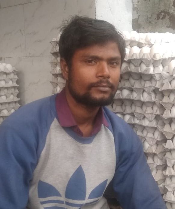 ब्दुल कादिर । अंडा चिकन व्यापारी