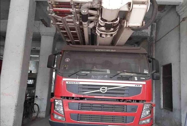 कानपुर: फजलगंज फायर स्टेशन पर खड़ी सात करोड़ की कबाड़ गाड़ी