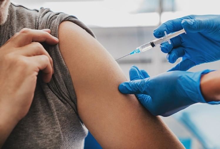 Coronavirus Vaccination In India Covid 19 Vaccine Empty Stomach Precautions  Before And After Vaccination - विशेषज्ञ से जानें: खाली पेट कोरोना वैक्सीन  लगवानी चाहिए या नहीं? इन बातों का ...