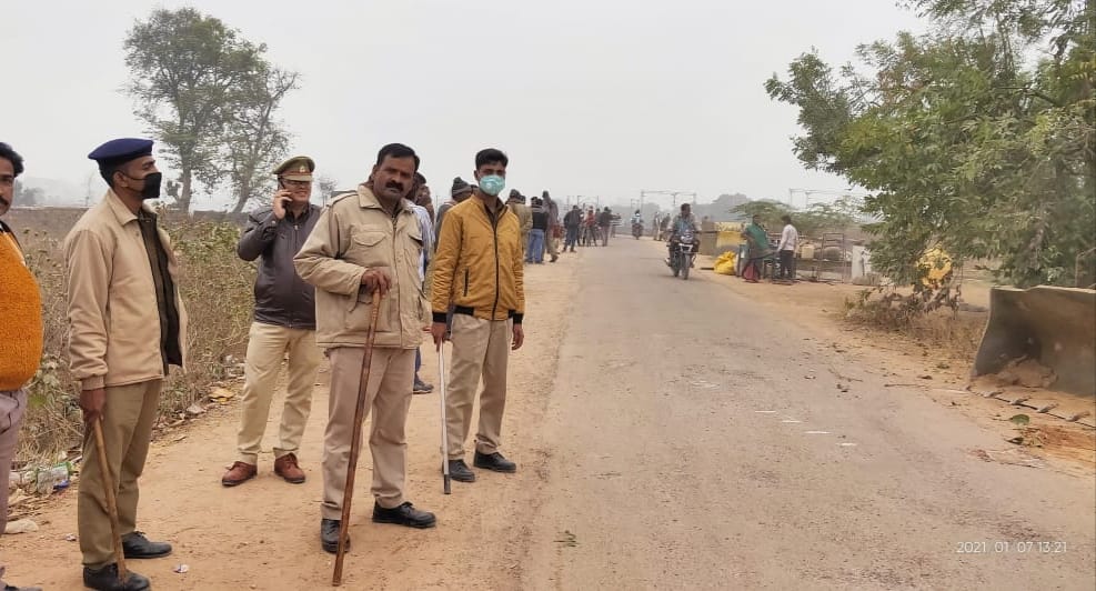 कैप्सन - मौके पर मौजूद पुलिस कैप्सन - मौके पर मौजूद पुलिस