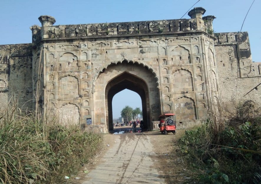 नजीबाबाद में नवाब नजीबुद्दौला का बनाया पत्थरगढ़ का किला। नजीबाबाद में नवाब नजीबुद्दौला का बनाया पत्थरगढ़ का किला।