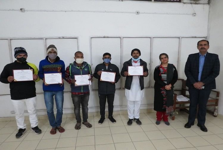 हरियाणा की जेलों में रेडियो, 21 लोगों की टीम रचेगी इतिहास तिनका तिनका की संस्थापक वर्तिका नंदा और जेल रेडियो से जुड़े लोग