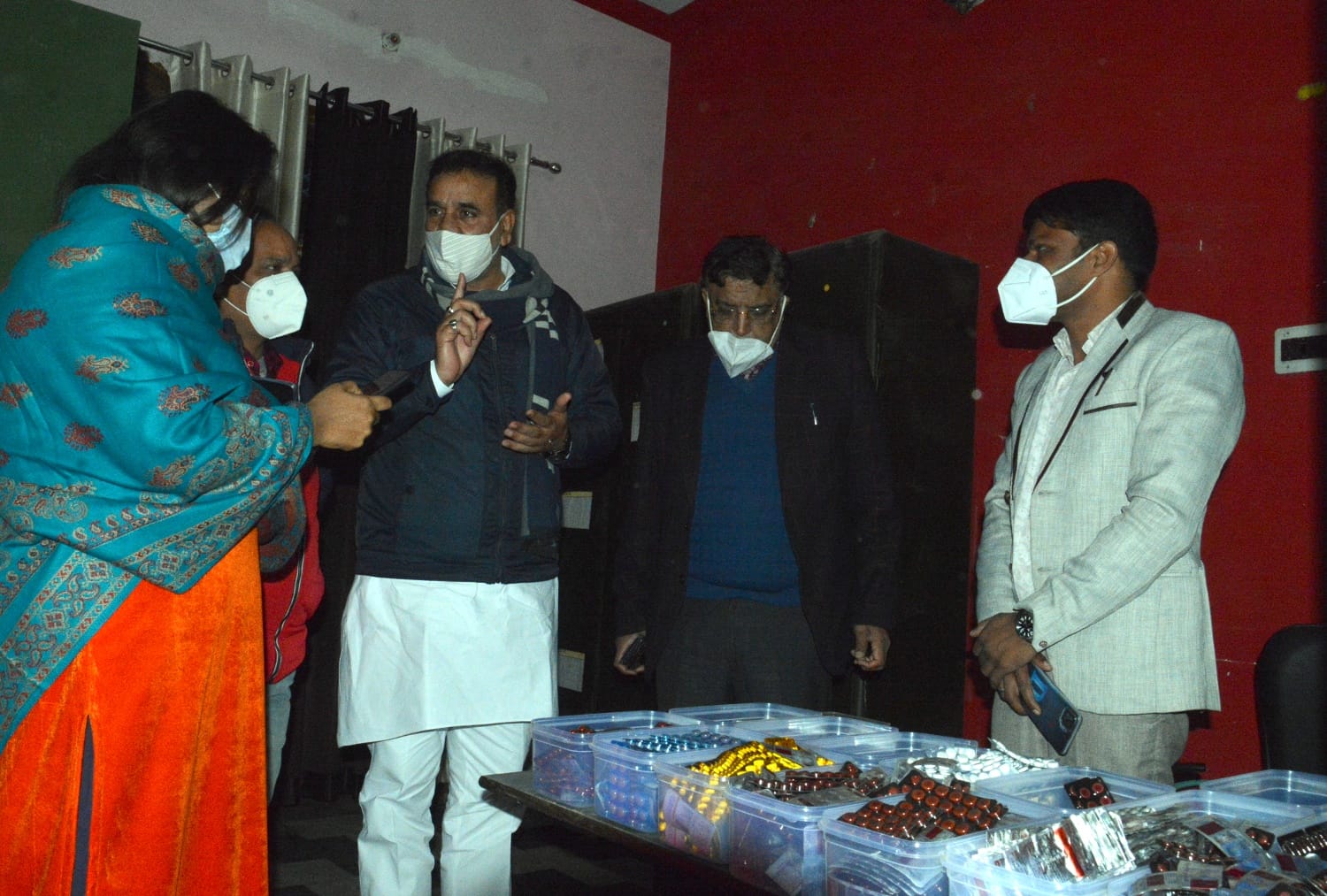 आरोग्य स्वास्थ मेला में औषधि विभाग का निरीक्षण करते करते विधायक उमेश मलिक। आरोग्य स्वास्थ मेला में औषधि विभाग का निरीक्षण करते करते विधायक उमेश मलिक।