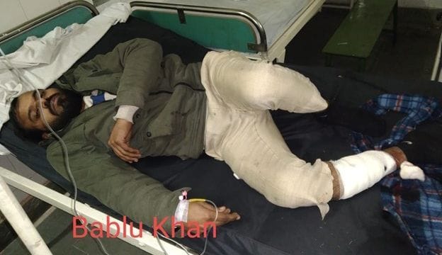 जिला अस्पताल में भर्ती पुलिस मुठभेड़ में घायल बबलू खान। जिला अस्पताल में भर्ती पुलिस मुठभेड़ में घायल बबलू खान।