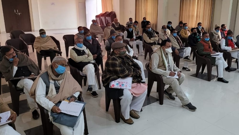 शामली में भाजपा कार्यालय पर बैठक में मौजूद भाजपा पदाधिकारी। शामली में भाजपा कार्यालय पर बैठक में मौजूद भाजपा पदाधिकारी।