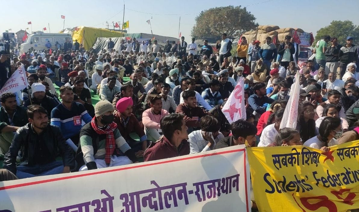 खेडा बॉर्डर प्रदर्शन करते किसान। संवाद खेडा बॉर्डर प्रदर्शन करते किसान। संवाद