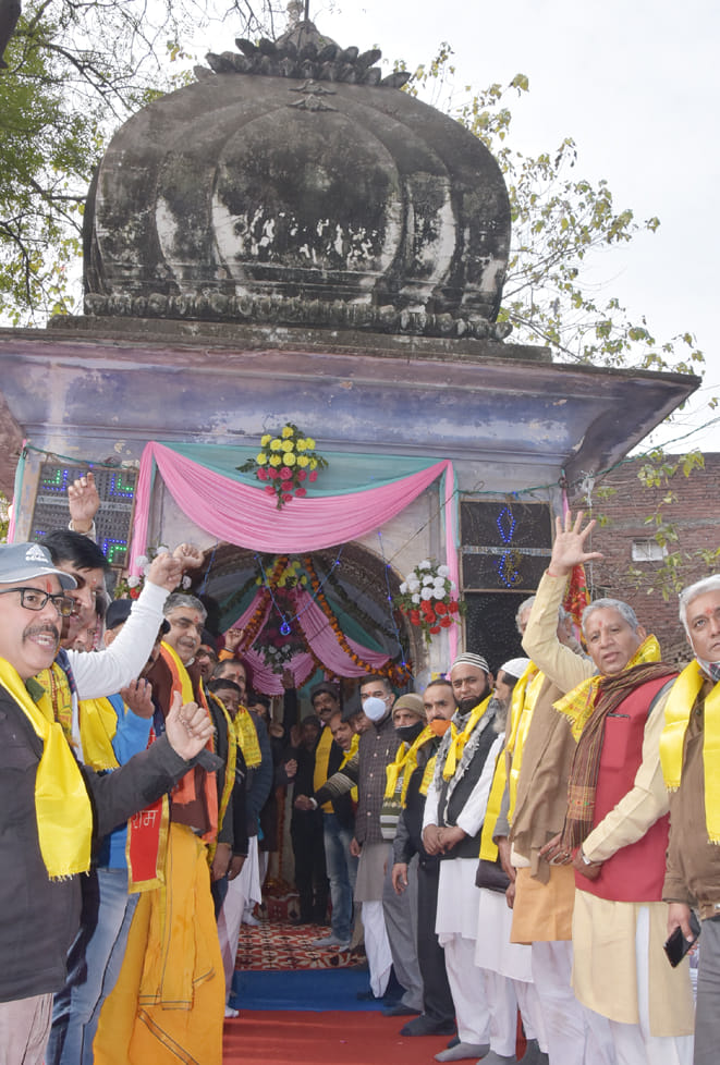मंडी समिति रोड़ स्थित प्राचीन सिद्घपीठ बाबा गोटेश्वर महादेव मन्दिर की पुनर्स्थापना पर जयघोष कर?