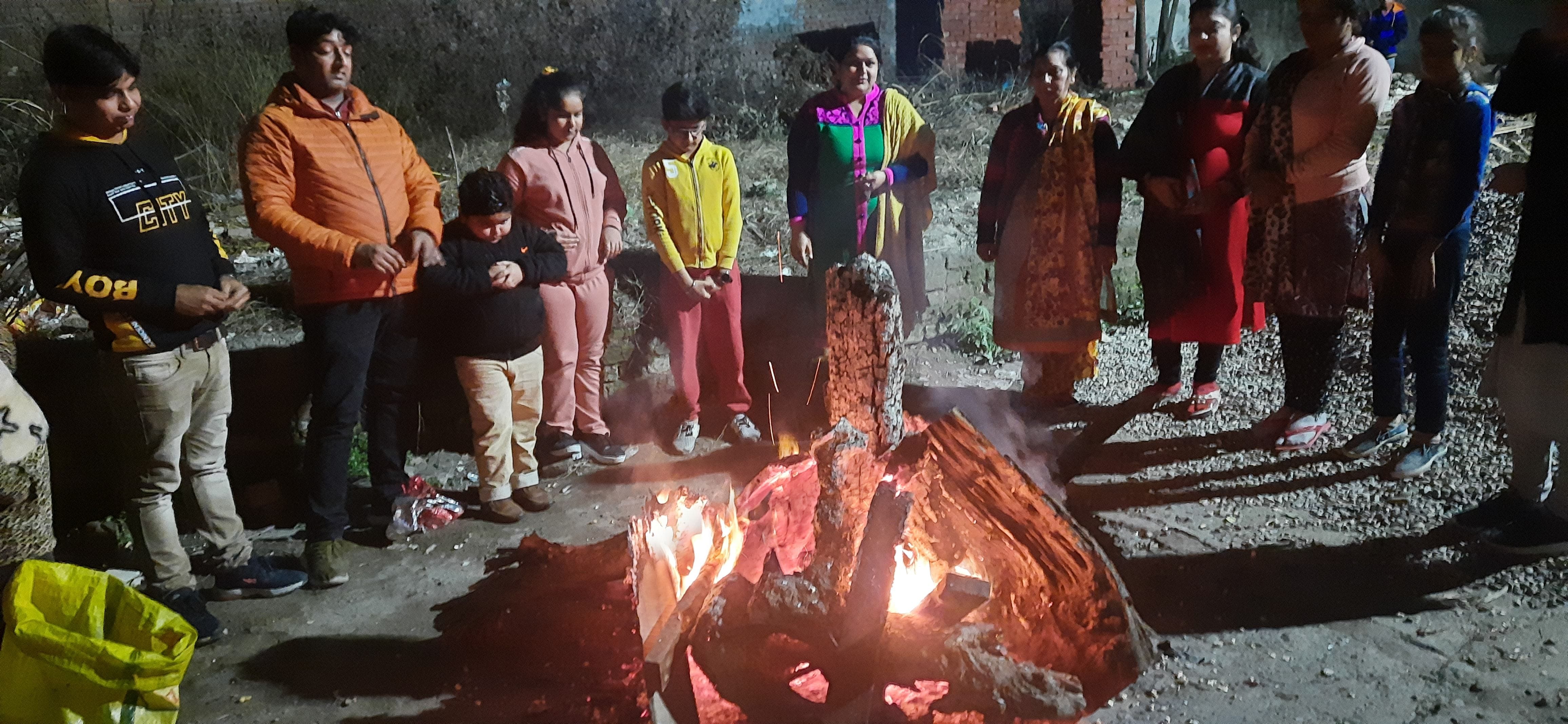 किच्छा की बलवंत कालोनी में लोहड़ी की धूम किच्छा की बलवंत कालोनी में लोहड़ी की धूम