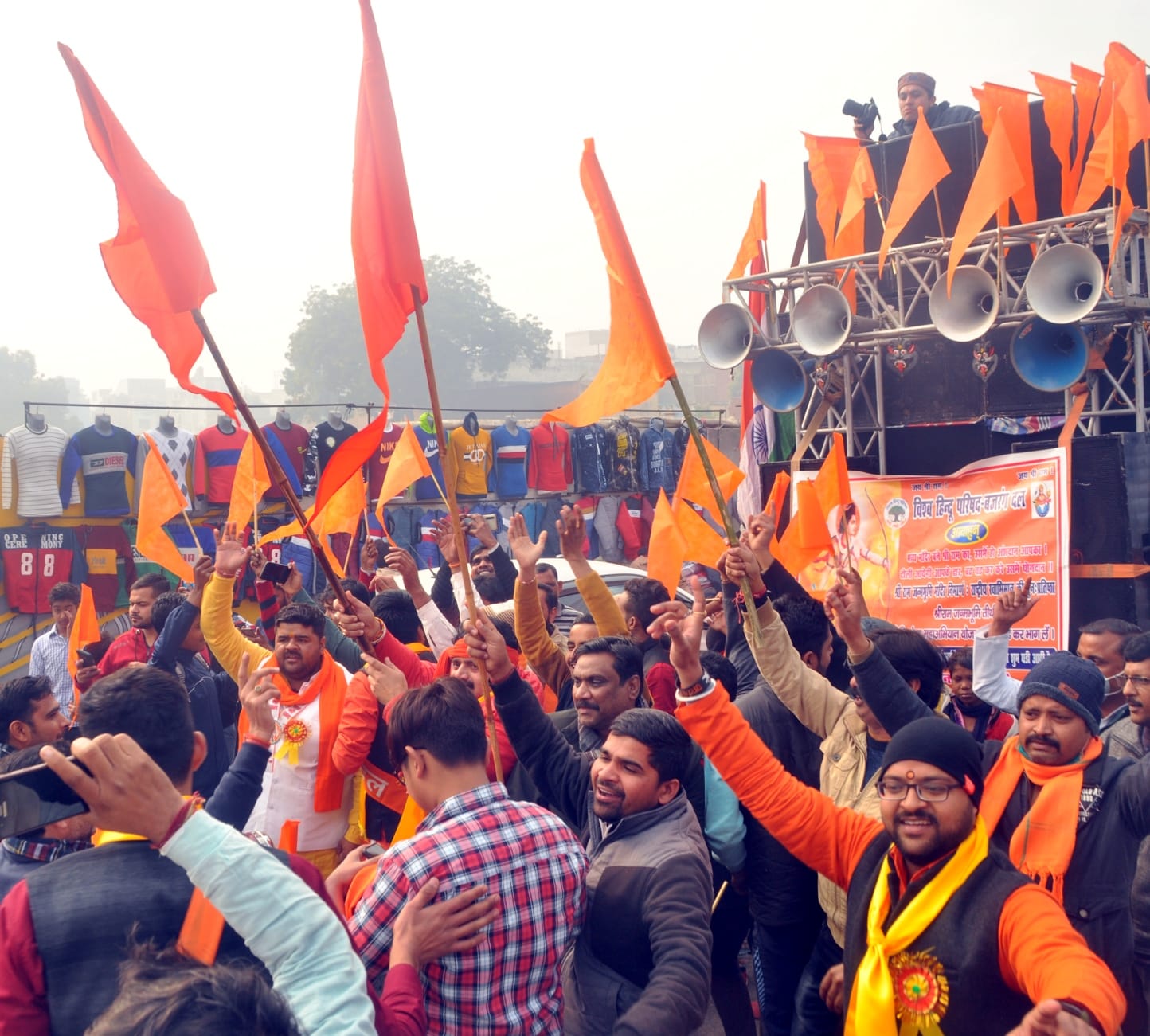 शामली में श्री राम जन्मभूमि तीर्थक्षेत्र मन्दिर निर्माण निधि समर्पण व जनजागरण अभियान के दोरान ब शामली में श्री राम जन्मभूमि तीर्थक्षेत्र मन्दिर निर्माण निधि समर्पण व जनजागरण अभियान के दोरान ब