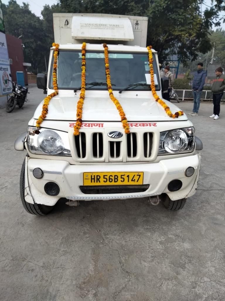 वैक्सीन लेकर जींद के नागरिक अस्पताल में पहुंची वैन। संवाद वैक्सीन लेकर जींद के नागरिक अस्पताल में पहुंची वैन। संवाद