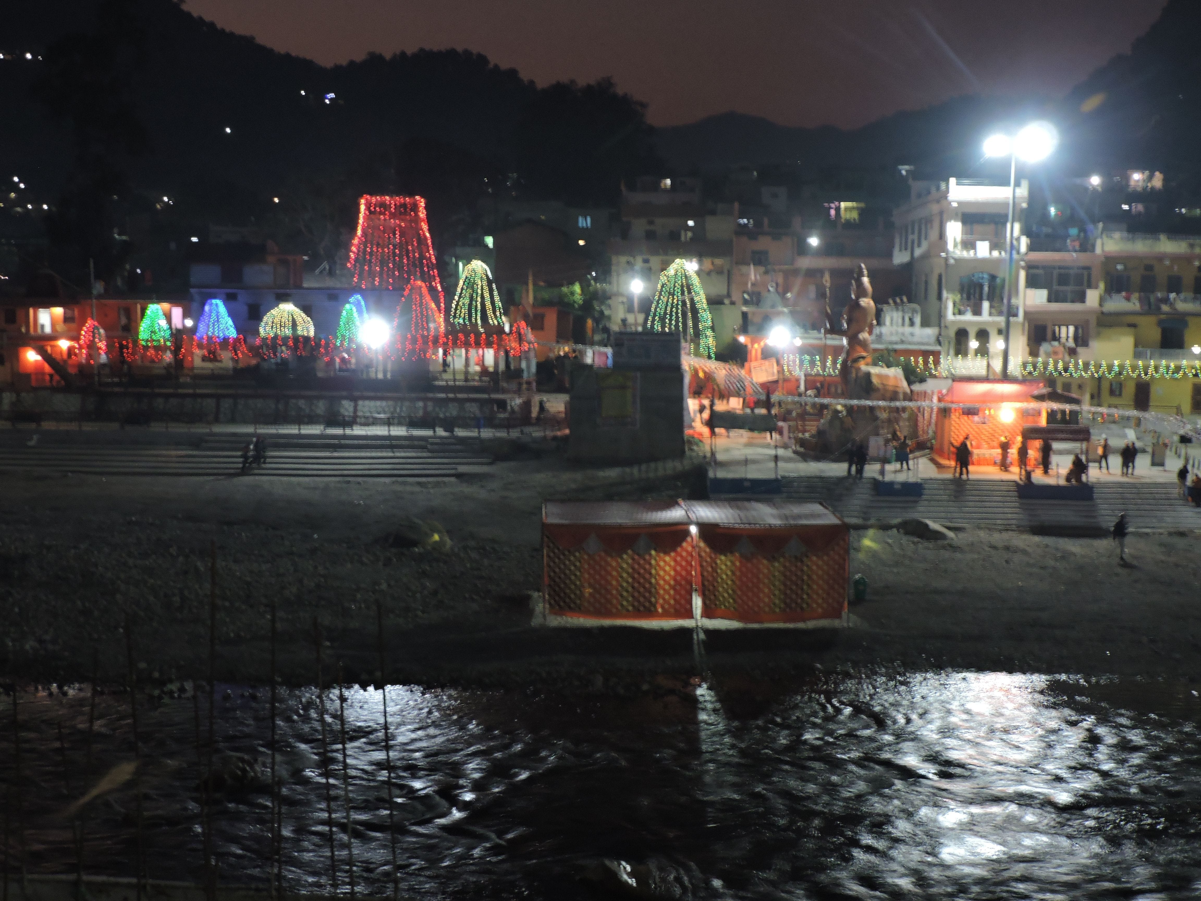 उत्तरायणी पर्व के लिए सजाया गया बागनाथ धाम। संवाद न्यूज एजेंसी उत्तरायणी पर्व के लिए सजाया गया बागनाथ धाम। संवाद न्यूज एजेंसी