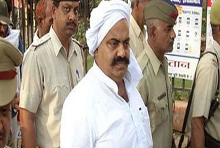 पूर्व सांसद अतीक अहमद के खिलाफ जारी वारंट लेकर गुजरात गई पुलिस पूर्व सांसद अतीक अहमद