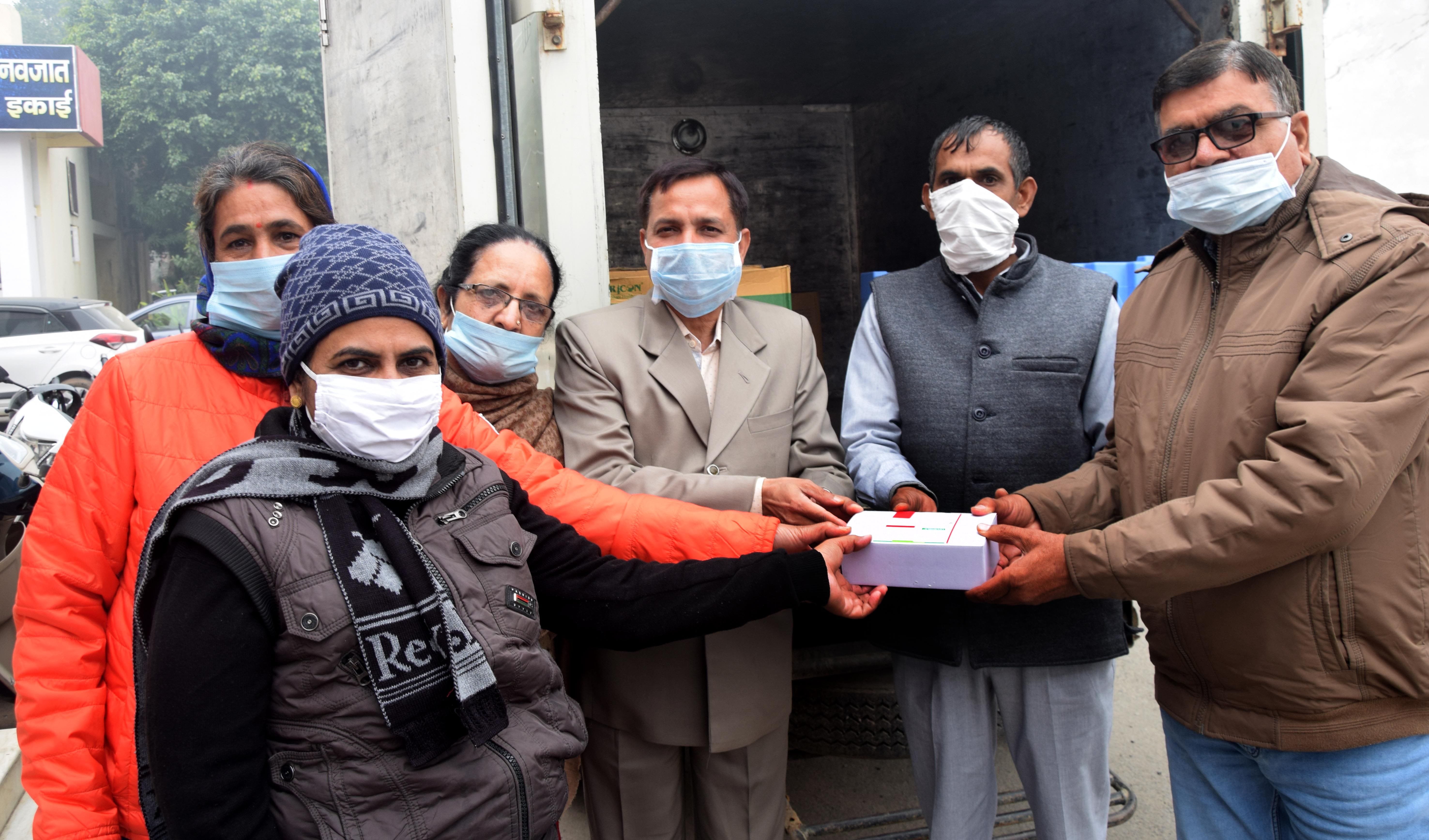 सामान्य अस्पताल में कोरोना वैक्सीन को लेकर समान्य अस्पताल पहुंचे सीनियर फ्रामेस्टिट जोगेन्द्र सामान्य अस्पताल में कोरोना वैक्सीन को लेकर समान्य अस्पताल पहुंचे सीनियर फ्रामेस्टिट जोगेन्द्र