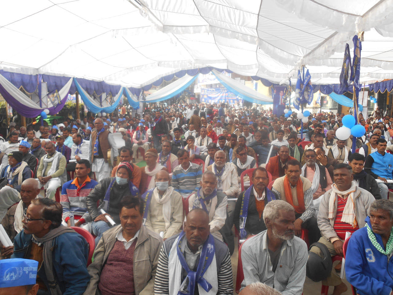 -बसपा सुप्रीमो मायावती के जन्मदिवस कार्यक्रम में मौजूद बसपाई। -बसपा सुप्रीमो मायावती के जन्मदिवस कार्यक्रम में मौजूद बसपाई।