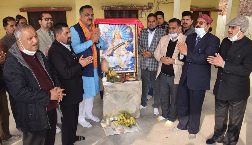 रुद्रपुर के शैल भवन में पूजा अर्चना करते विधायक, मेयर व शैल परिषद के पदाधिकारी। रुद्रपुर के शैल भवन में पूजा अर्चना करते विधायक, मेयर व शैल परिषद के पदाधिकारी।