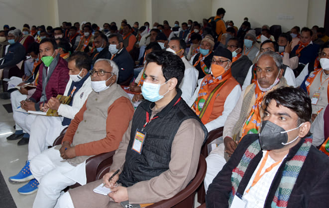 भाजपा कार्यालय पर बैठक में भाग लेते पूर्व सांसद व विधायक गण भाजपा कार्यालय पर बैठक में भाग लेते पूर्व सांसद व विधायक गण