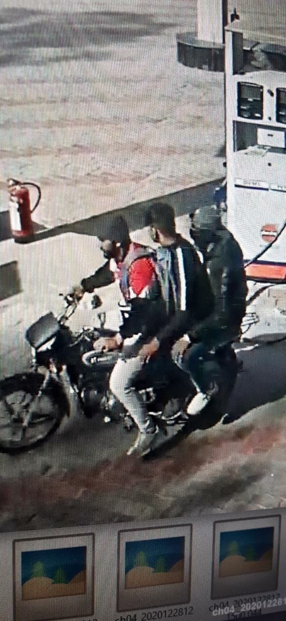 पुलिस द्वारा जारी किए आरोपियों के फोटो। 