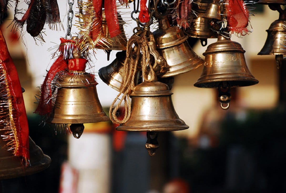Vishwakarma Temple In Rajkot Got Sensor Bell So That People Dont Touch The Bell And It Sound Itself - कोरोना : राजकोट के मंदिर में लगा सेंसरयुक्त घंटा, 2-20 सेंटीमीटर की दूरी