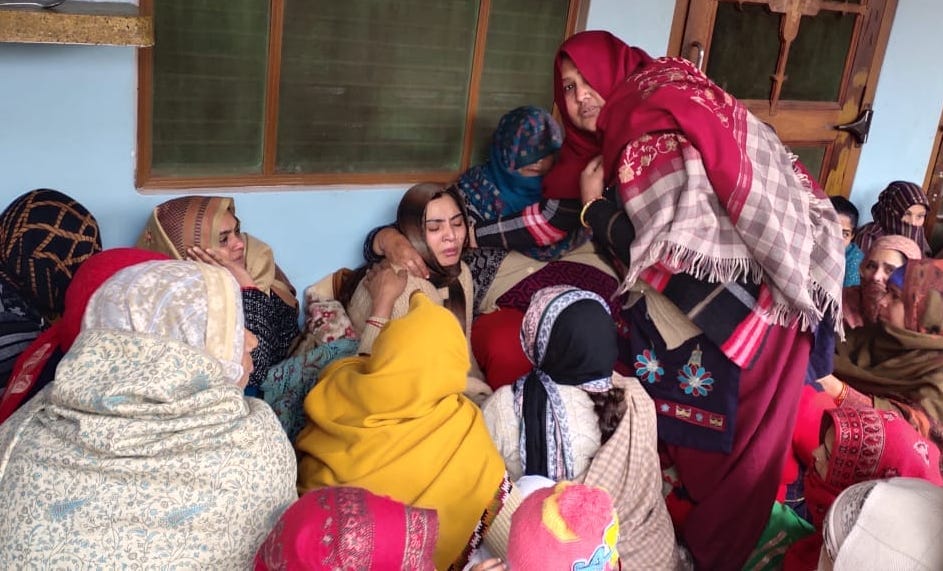 बाबरी क्षेत्र के गांव बन्तीखेडा में विलाप करते परिजन बाबरी क्षेत्र के गांव बन्तीखेडा में विलाप करते परिजन