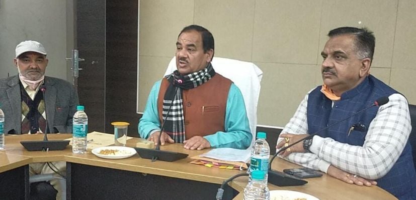 रुद्रपुर कलक्ट्रेट सभागार में समीक्षा बैठक करते वन मंत्री डॉ. हरक सिंह रावत। रुद्रपुर कलक्ट्रेट सभागार में समीक्षा बैठक करते वन मंत्री डॉ. हरक सिंह रावत।