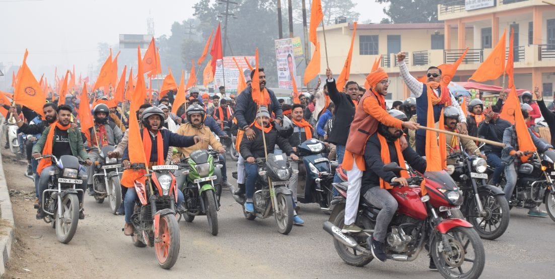 रुद्रपुर में निकली भाजपा की बाइक रैली में जयकार लगाते विधायक ठुकराल व अन्य। रुद्रपुर में निकली भाजपा की बाइक रैली में जयकार लगाते विधायक ठुकराल व अन्य।