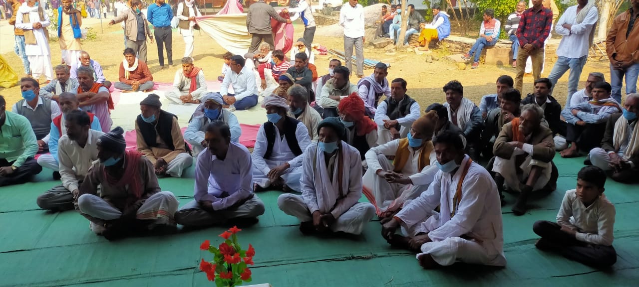 विधिक साक्षरता शिविर में मौजदू लोगों विधिक साक्षरता शिविर में मौजदू लोगों