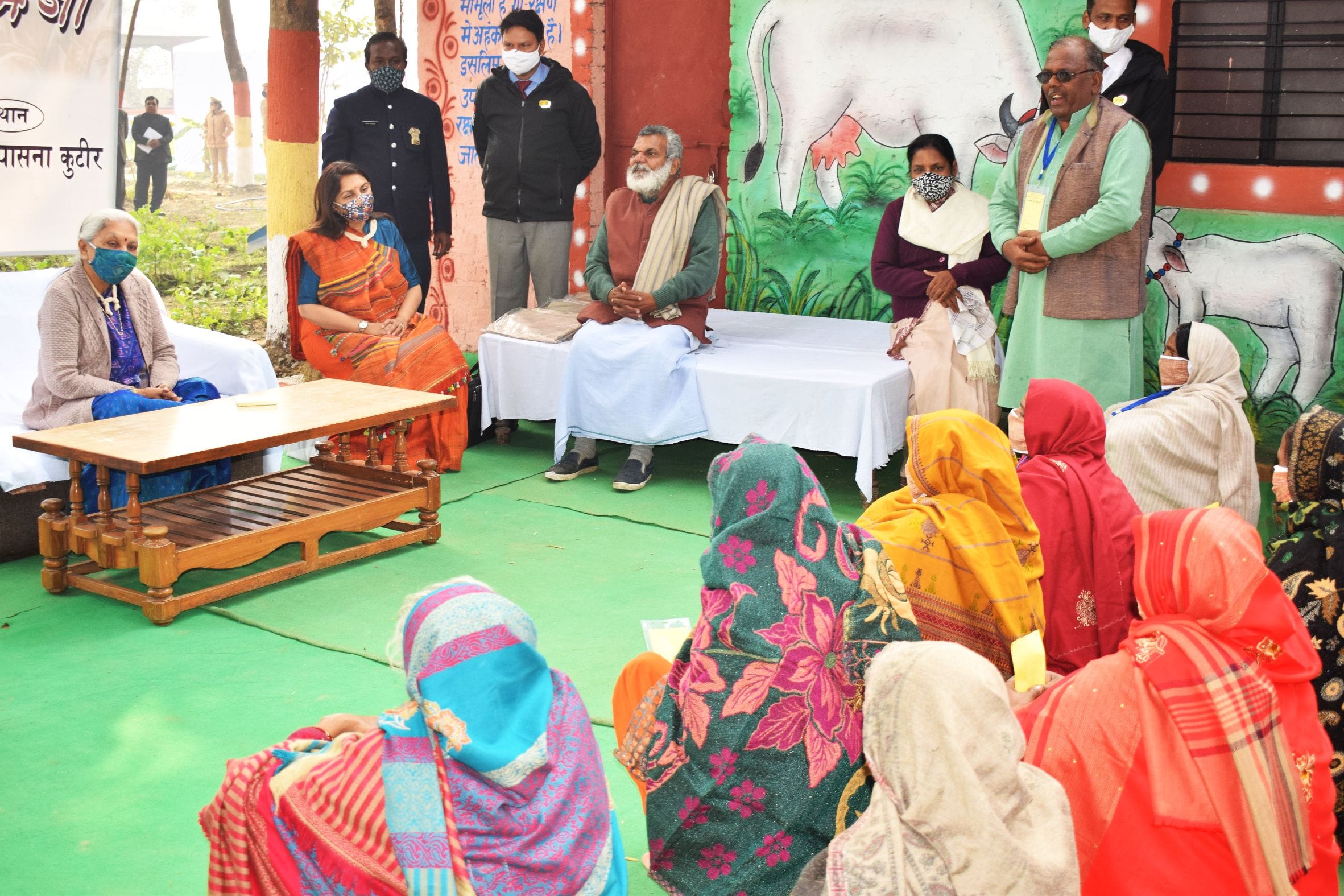 शाहजहांपुर के विनोबा सेवा आश्रम में 40वें स्थापना दिवस पर आयोजित आशीर्वाद समारोह से पूर्व विनोबा शाहजहांपुर के विनोबा सेवा आश्रम में 40वें स्थापना दिवस पर आयोजित आशीर्वाद समारोह से पूर्व विनोबा