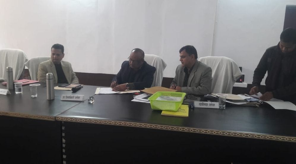 जलेसर तहसील समाधान दिवस में लोगो की समस्या सुनते अपर जिलाधिकारी वित्त केशव कुमार व अन्य ।संवाद जलेसर तहसील समाधान दिवस में लोगो की समस्या सुनते अपर जिलाधिकारी वित्त केशव कुमार व अन्य ।संवाद