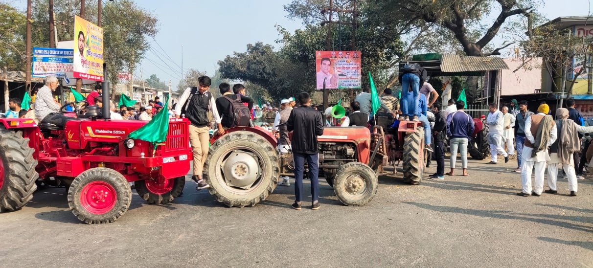 लालूखेड़ी में पानीपत-खटीमा राजमार्ग पर चक्का जाम करते भाकियू तोमर के कार्यकर्ता। लालूखेड़ी में पानीपत-खटीमा राजमार्ग पर चक्का जाम करते भाकियू तोमर के कार्यकर्ता।