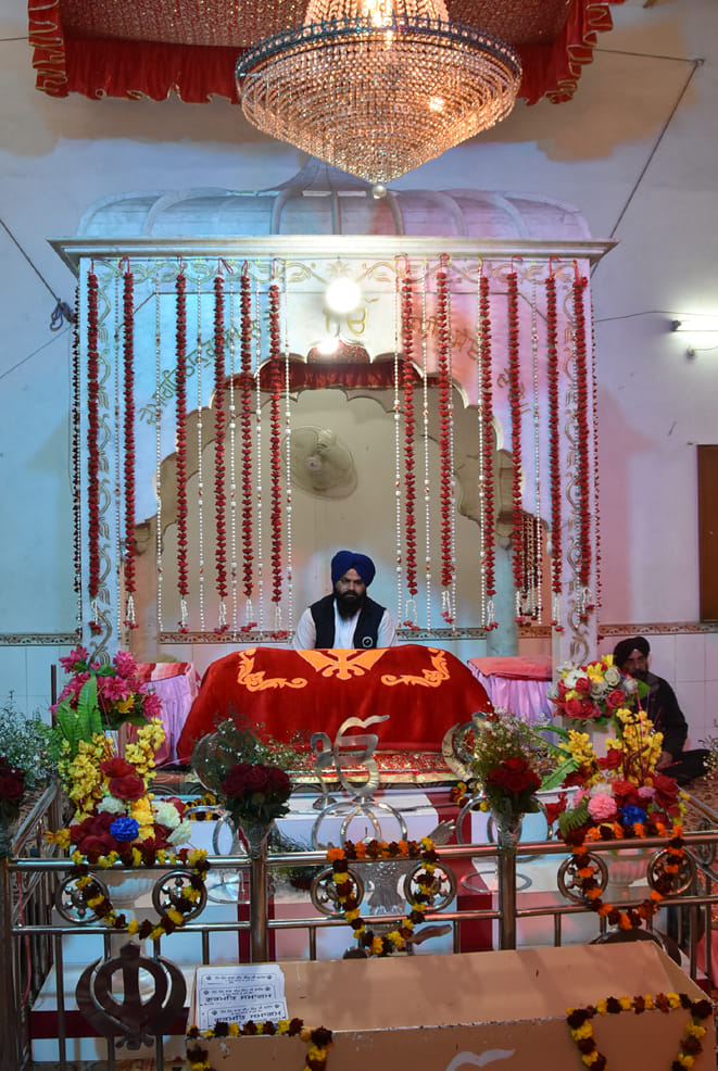 नुमाईश कैंप में गुरू गोविन्द सिंह जी के प्रकाश पुरब पर सजा दरबार नुमाईश कैंप में गुरू गोविन्द सिंह जी के प्रकाश पुरब पर सजा दरबार