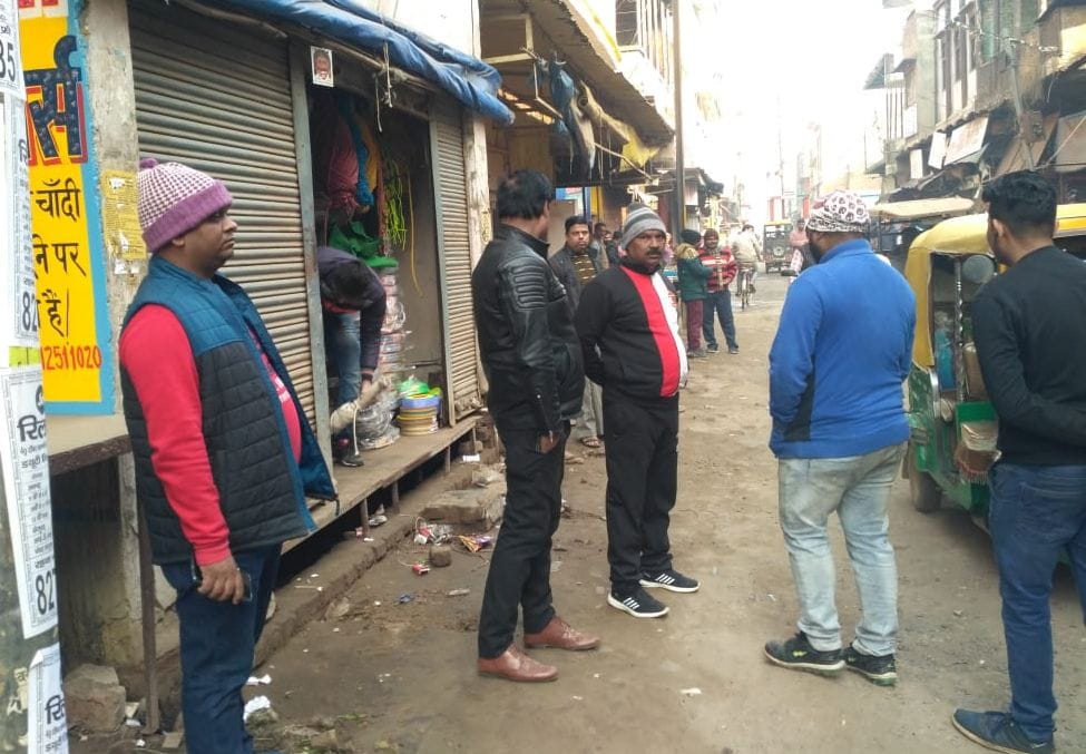 हाथी गेट पर अतिक्रमण हटवाते ईओ डॉ दीप वार्ष्णेय व अन्य ।संवाद