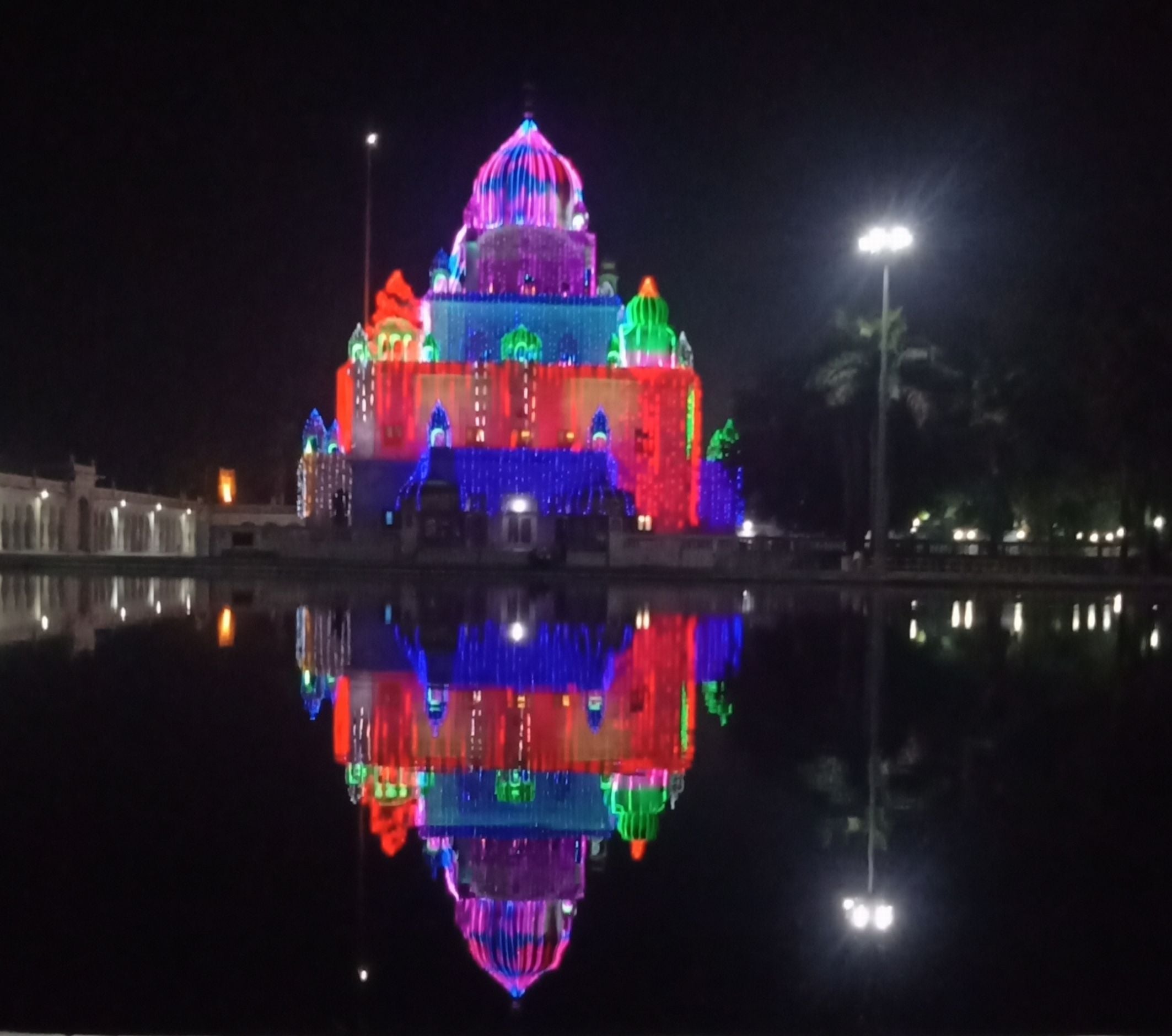 नानकमत्ता में दशम पिता श्री गुरु गोविंद सिंह जी महाराज के प्रकाश पर्व पर विद्युत झालरों से जगमगा? नानकमत्ता में दशम पिता श्री गुरु गोविंद सिंह जी महाराज के प्रकाश पर्व पर विद्युत झालरों से जगमगा?