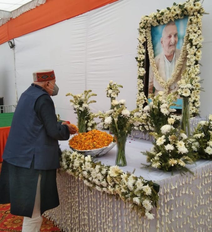 थानाभवन में रस्म पगड़ी के दौरान  गन्ना मंत्री सुरेश राणा के पिताजी रणवीर  सिंह को श्रद्वांजली देत