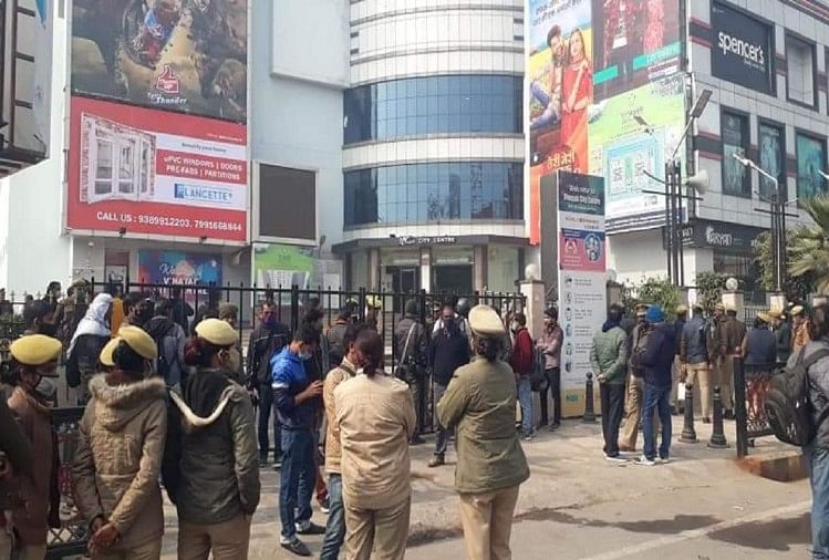 Stunned Information Of Placing A Bomb In The Cinema Hall In Many Districts  In Up People Got Trapped Police Investigation - यूपी: कई जिलों में बम रखे  जाने की सूचना से हड़कंप,