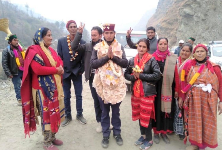 हिमाचल: 22 साल की उम्र में पंचायत समिति सदस्य बने ओमप्रकाश  Download Amar Ujala App for Breaking News in Hindi & Live Updates. https://www.amarujala.com/channels/downloads?tm_source=text_share