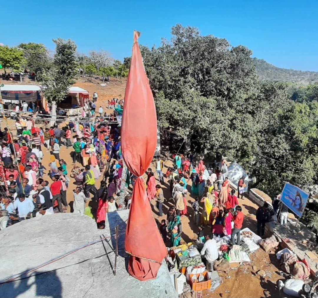 ांडवन धाम पर आयोजित मेला में लगी भीड़ ांडवन धाम पर आयोजित मेला में लगी भीड़