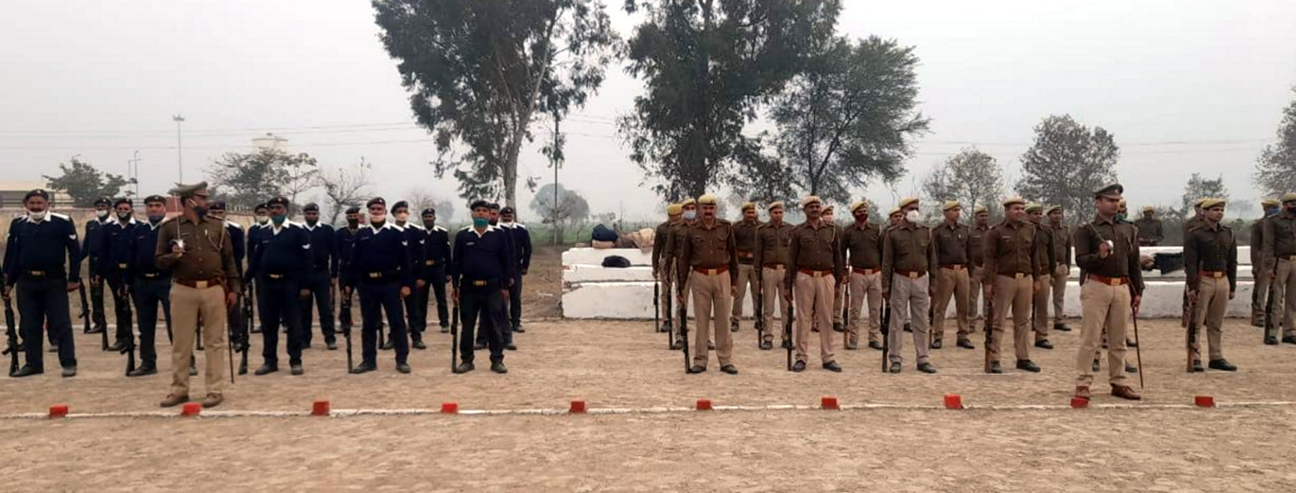 कासगंज सोरों में पुलिस लाइन में परेड की रिहर्सल करते जवान कासगंज सोरों में पुलिस लाइन में परेड की रिहर्सल करते जवान