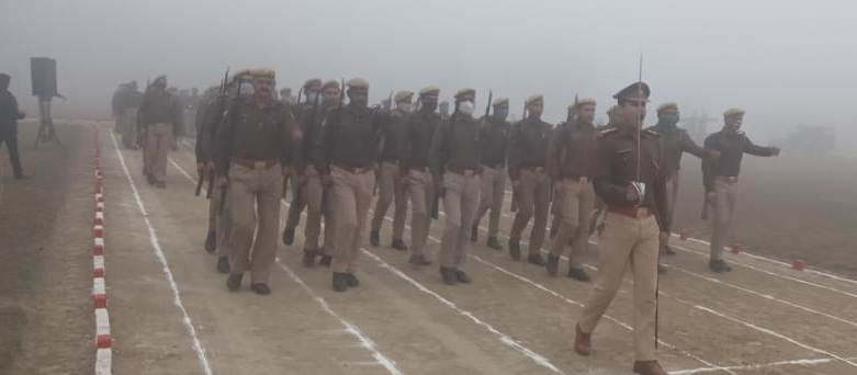 कासगंज सोरों में पुलिस लाइन में परेड की रिहर्सल करते जवान कासगंज सोरों में पुलिस लाइन में परेड की रिहर्सल करते जवान