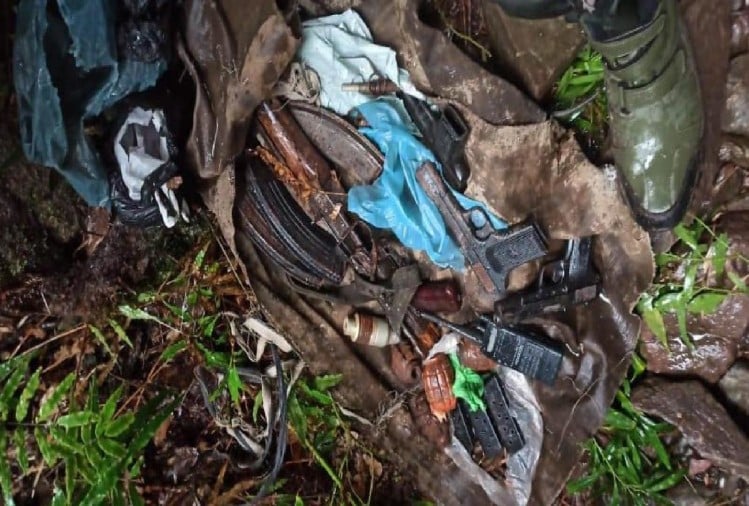 Terrorist Hideout Busted In Poonch Jammu Kashmir During Search Operation By Sog Bsf And Army - जम्मू-कश्मीर के पुंछ में मिला आतंकी ठिकाना, भारी मात्रा में हथियार-गोला बारूद बरामद - Vimarsana News