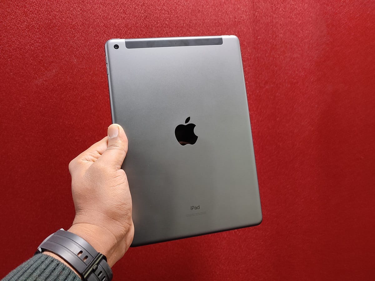 Apple ipad 8th Gen 2020 Review: рдХреНрдпрд╛ 30,000 рд░реБрдкрдпреЗ рдореЗрдВ рдпрд╣ рдмреЗрд╕реНрдЯ рдЯреИрдмрд▓реЗрдЯ рд╣реИ?