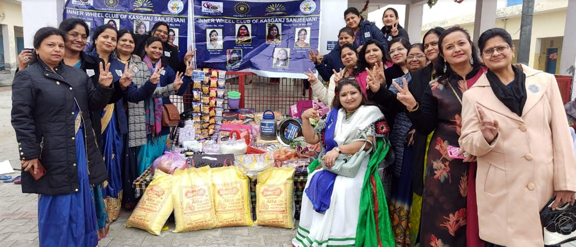कासगंज में इनरव्हील क्लब संजीवनी की पदाधिकारी व सदस्याएं कुष्ठ आश्रम के सेवा शिविर में हिस्सा ल?