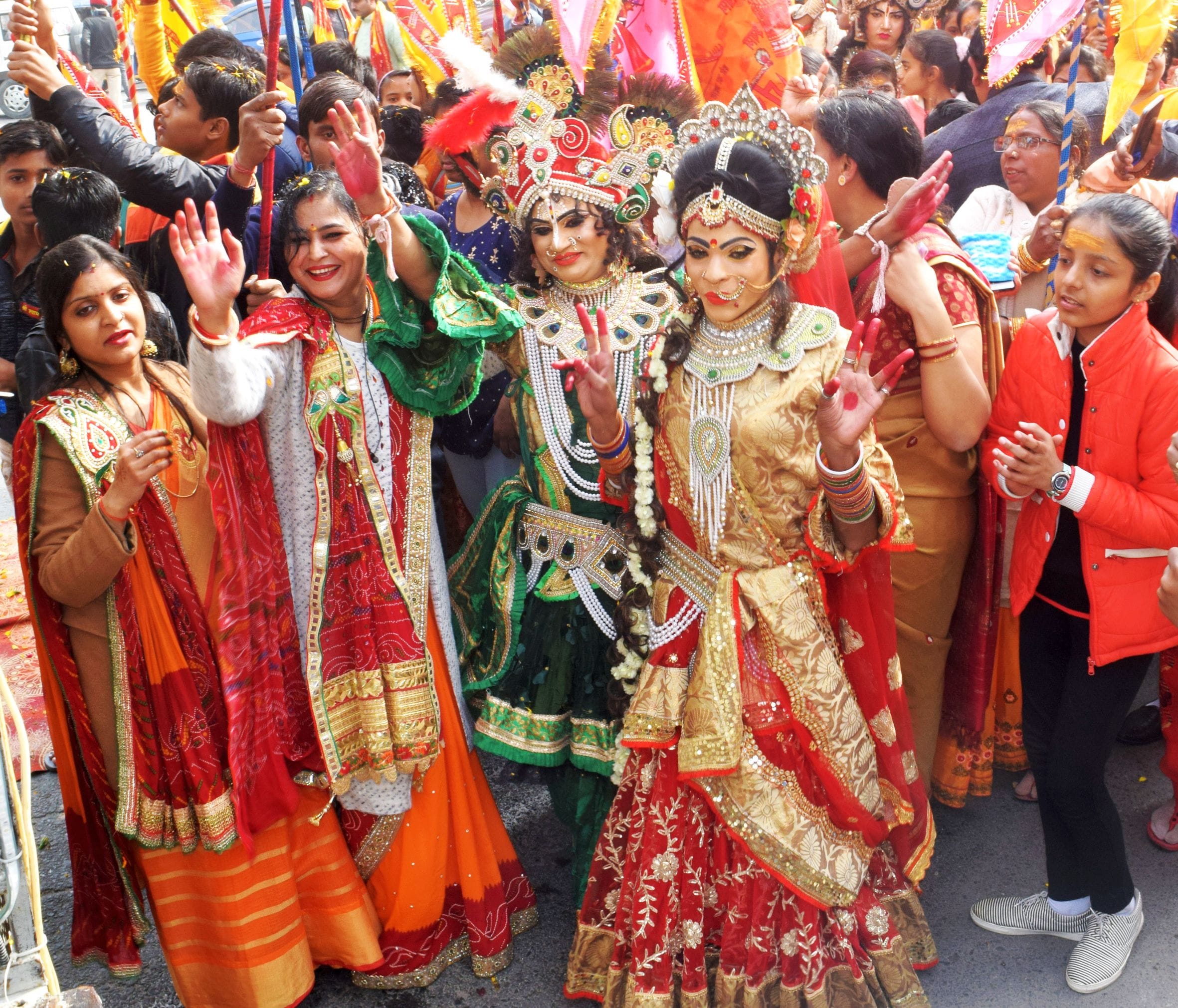 श्री श्याम मित्र मंडल के तत्वावधान में आयोजित निशान यात्रा में सिनेमा चौराहे पर कृष्ण राधा की सज? श्री श्याम मित्र मंडल के तत्वावधान में आयोजित निशान यात्रा में सिनेमा चौराहे पर कृष्ण राधा की सज?