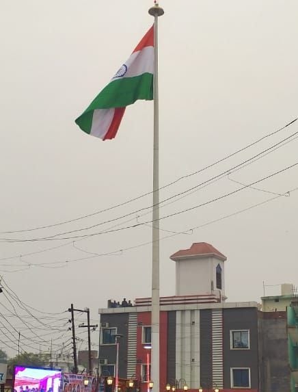 नगर पालिका गेट पर फहराया गया राष्ट्रीय ध्वज