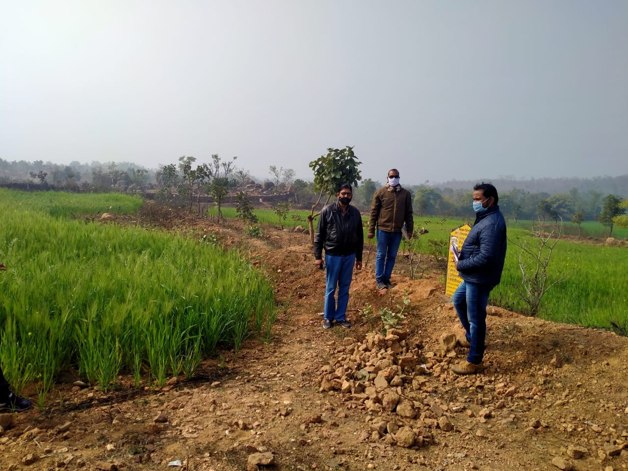 कैप्सन - मनरेगा के काम का निरीक्षण करते लोकपाल रावत