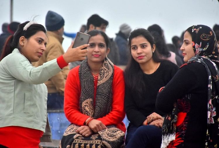 Cuaca Gorakhpur: Suhu minimum turun enam derajat dalam tiga hari, orang-orang yang memakai sweter terlihat di siang hari Cuaca Dingin Sekarang Mulai Di Gorakhpur Lihat Foto Terbaru – Cuaca Gorakhpur: Suhu minimum turun enam derajat dalam tiga hari, orang-orang yang memakai sweter terlihat di siang hari