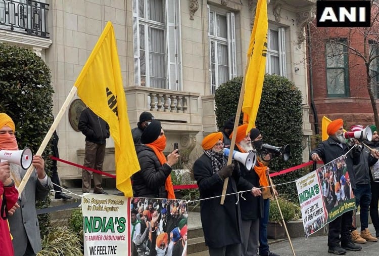 भारतीय दूतावास के बाहर प्रदर्शन, खालिस्तानी झंडे लहराए