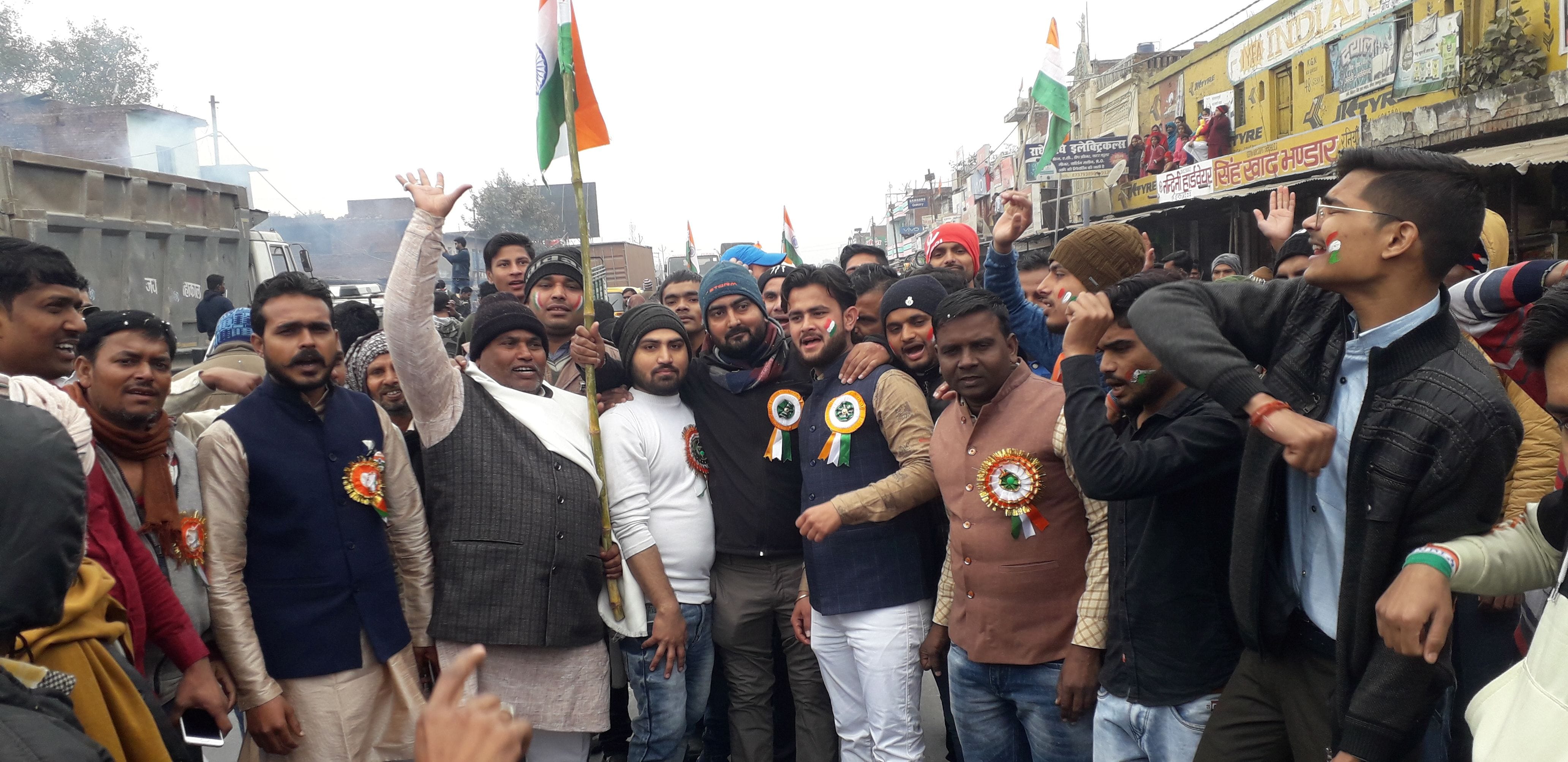 रनियां में गणतंत्र दिवस पर युवा नेता अभिषेक सिंह की अगुवाई प्रभात फेरी निकालते युवा। रनियां में गणतंत्र दिवस पर युवा नेता अभिषेक सिंह की अगुवाई प्रभात फेरी निकालते युवा।