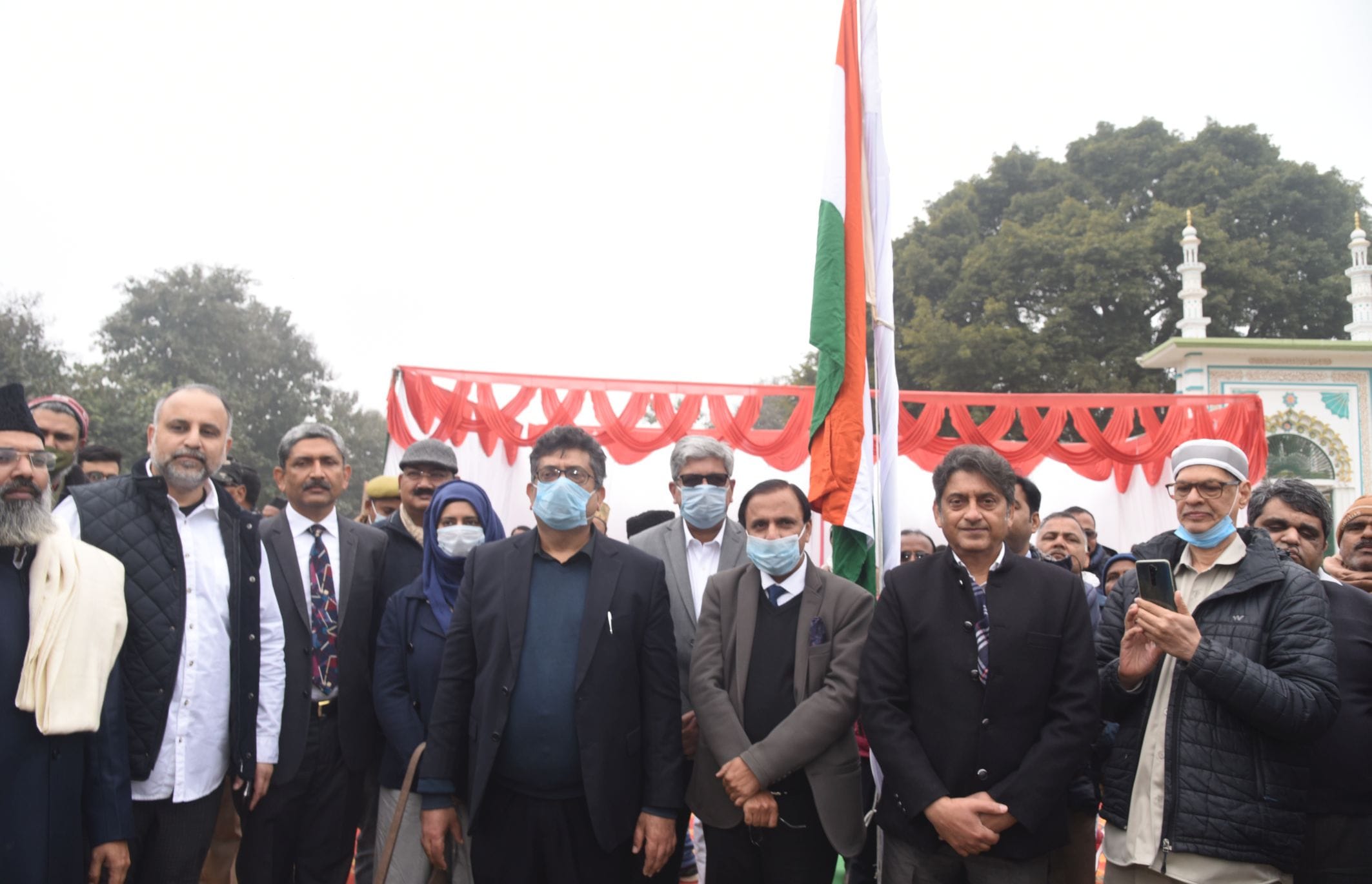 अयोध्या-मस्जिद की भूमि पर ध्वजारोहण के बाद  मौजूद इंडो इस्लामिक कल्चरल फाउंडेशन के अध्यक्ष जुफर ?