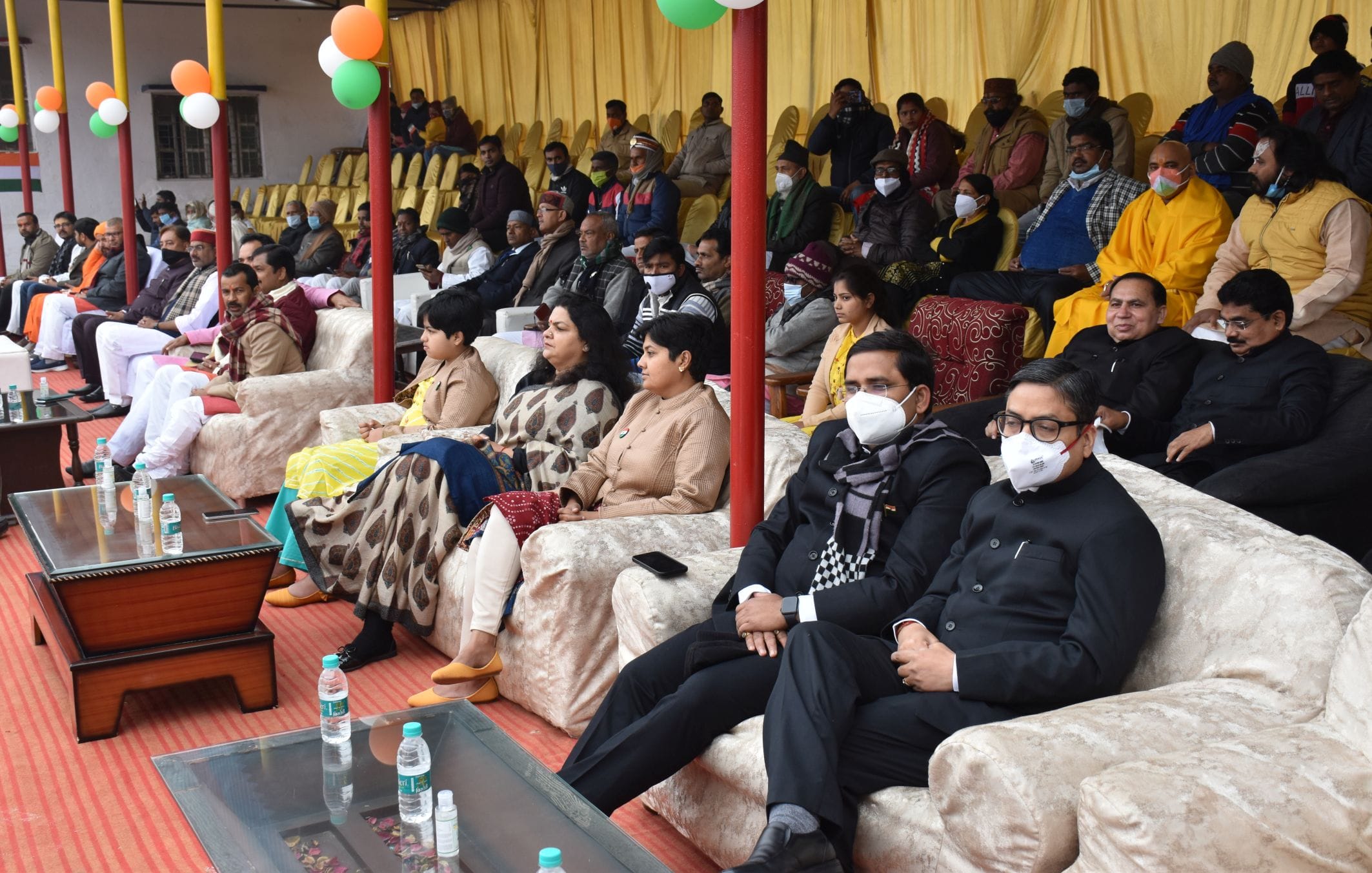 अयोध्या-पुलिस लाइंस ग्राउंड में गणतंत्र दिवस पर मौजूद मंडलायुक्त,जिलाधिकारी व अन्य अतिथिगण